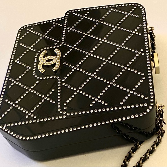 Chanel resin quilted bag - Picture 2 of 12
